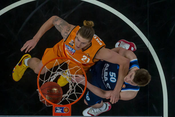 队后防线的 队后防线的