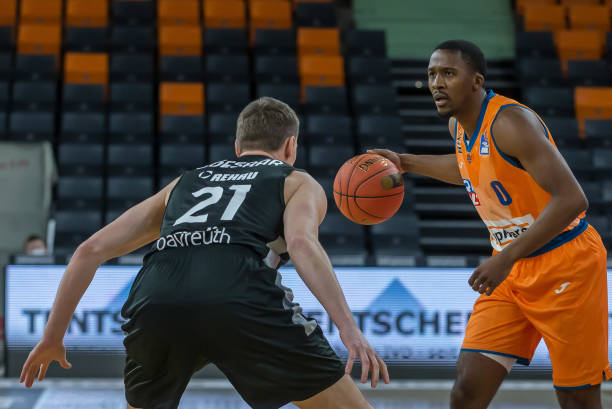 一个值得关 一个值得关